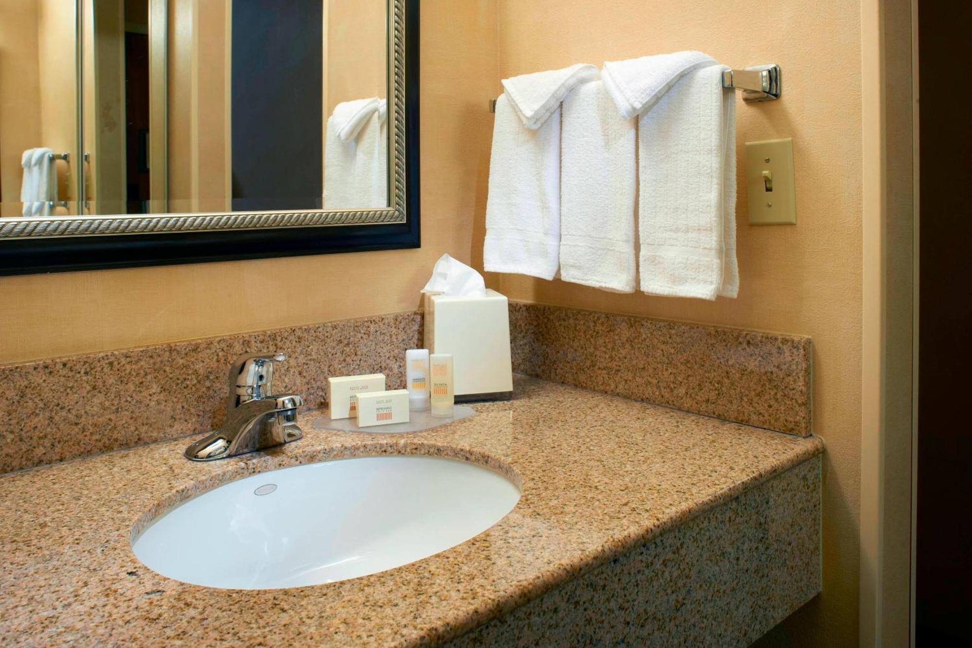 Courtyard By Marriott Chicago Waukegan / Gurnee Hotel Exterior foto